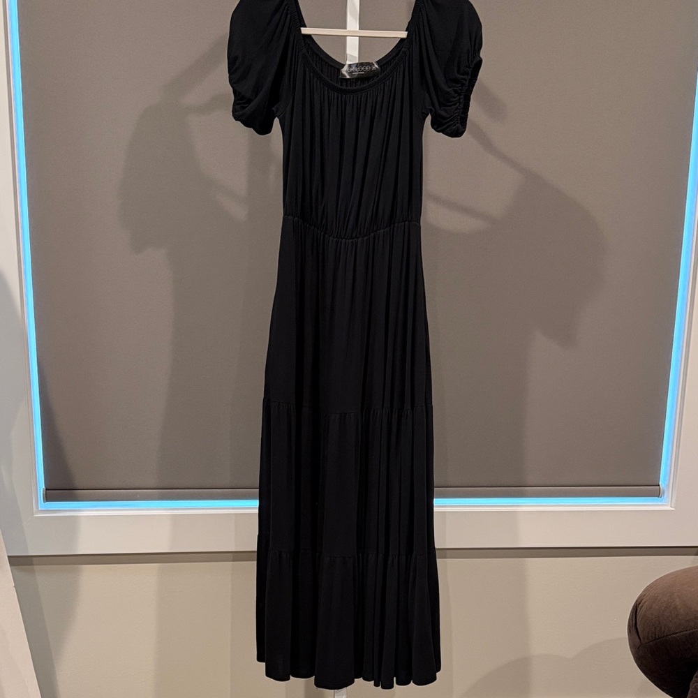 Puff-Sleeve Knit Tiered Maxi Dress - Picture 2 of 6